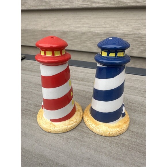 Pair of lighthouse salt and pepper shakers 4" tall collectible Current Inc - Picture 4 of 8